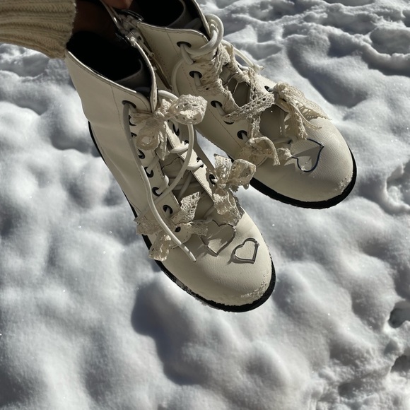 Upcycled Zip-Up White Time and Tru Combat Boots (Size 7) - Picture 5 of 6